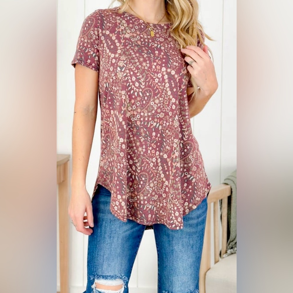 *New Sew In Love Paisley Short Sleeve Round Neck Top